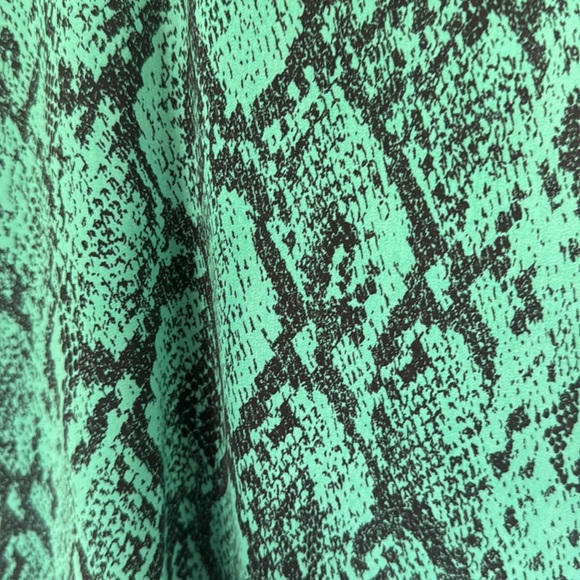 Sexy snake print top - Picture 2 of 4